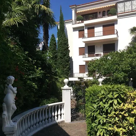 Aphrodite By Fewotessin Apartament *